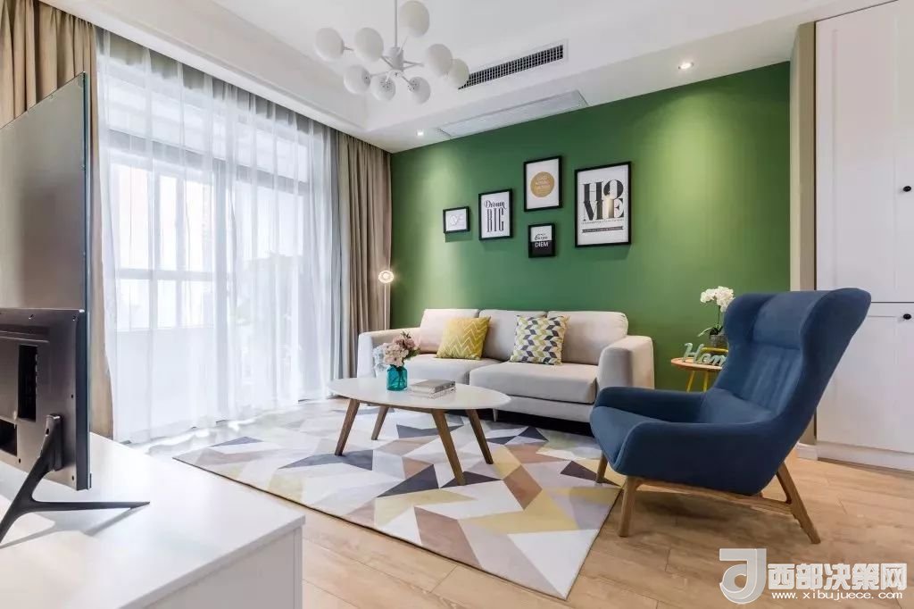 沙發(fā)背景墻選對(duì)裝飾畫，才能美了整個(gè)客廳空間！