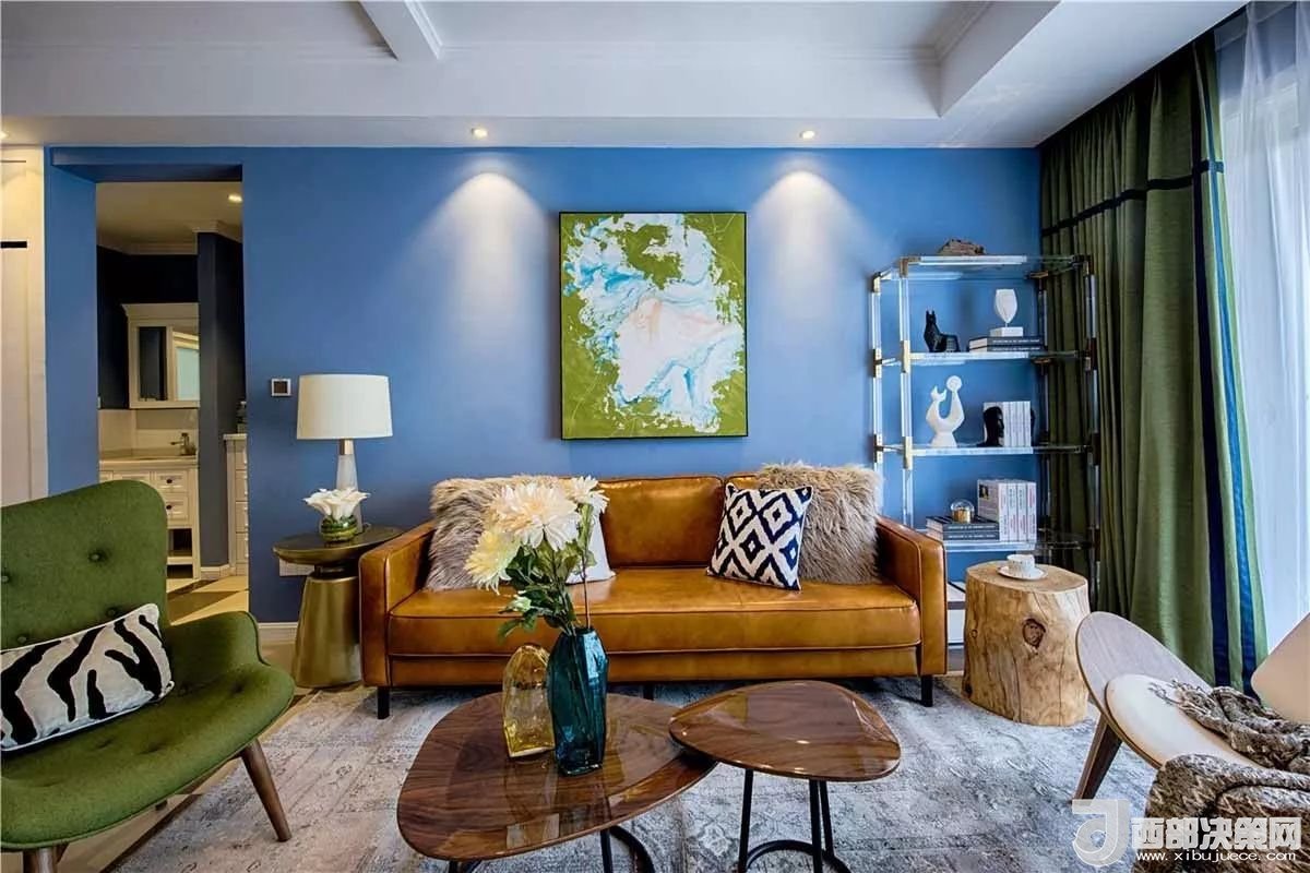 沙發(fā)背景墻選對(duì)裝飾畫，才能美了整個(gè)客廳空間！