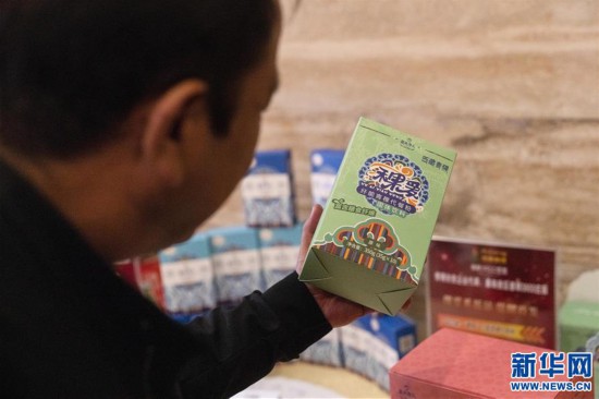 （專(zhuān)發(fā)新華網(wǎng)西藏頻道）西藏：青稞精深加工產(chǎn)業(yè)助力脫貧攻堅(jiān)(2)