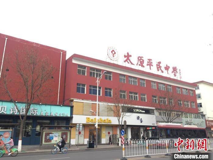 所有師生實行“日報告”“零報告”制度，確保開學(xué)后校園衛(wèi)生安全?！「呷鸱?攝