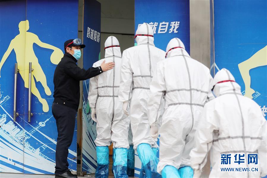 （習(xí)近平致敬的戰(zhàn)“疫”英雄·公安干警篇·圖文互動）（2）他們，抗疫一線鑄警魂