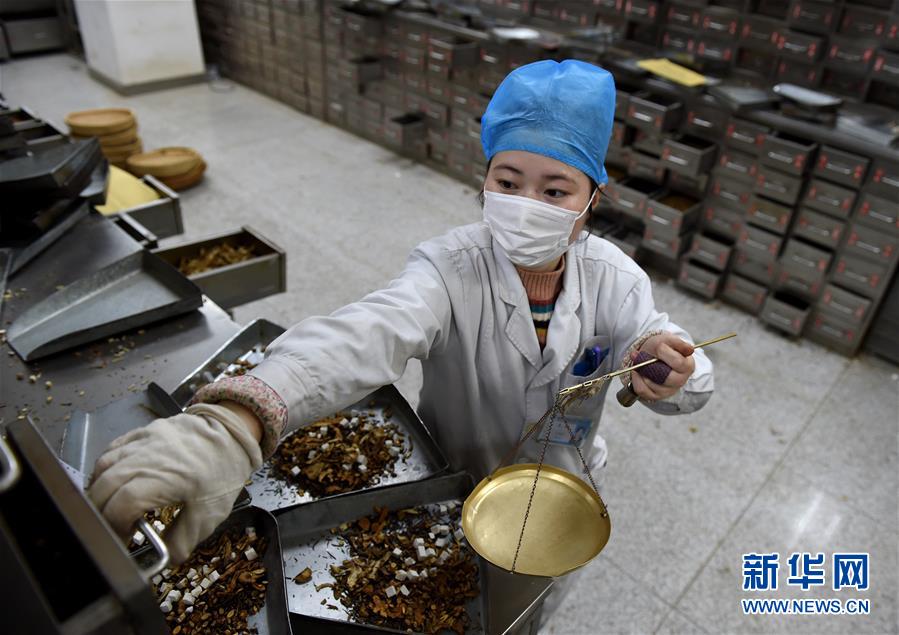 （聚焦疫情防控·圖文互動(dòng)）（14）分秒必爭！一切為了治病救人——中國抗疫生命至上的生動(dòng)實(shí)踐