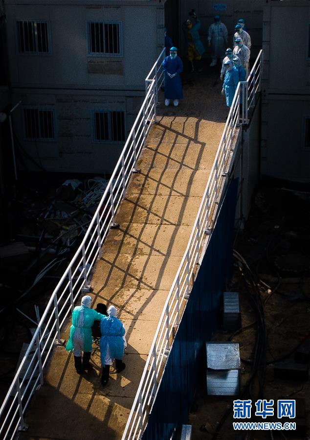 （聚焦疫情防控·圖文互動(dòng)）（10）分秒必爭！一切為了治病救人——中國抗疫生命至上的生動(dòng)實(shí)踐