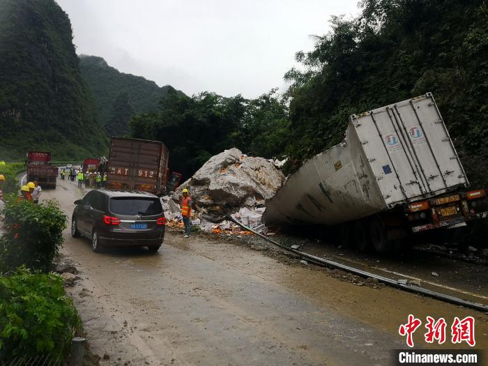 事故現(xiàn)場?！↑S鵬 攝