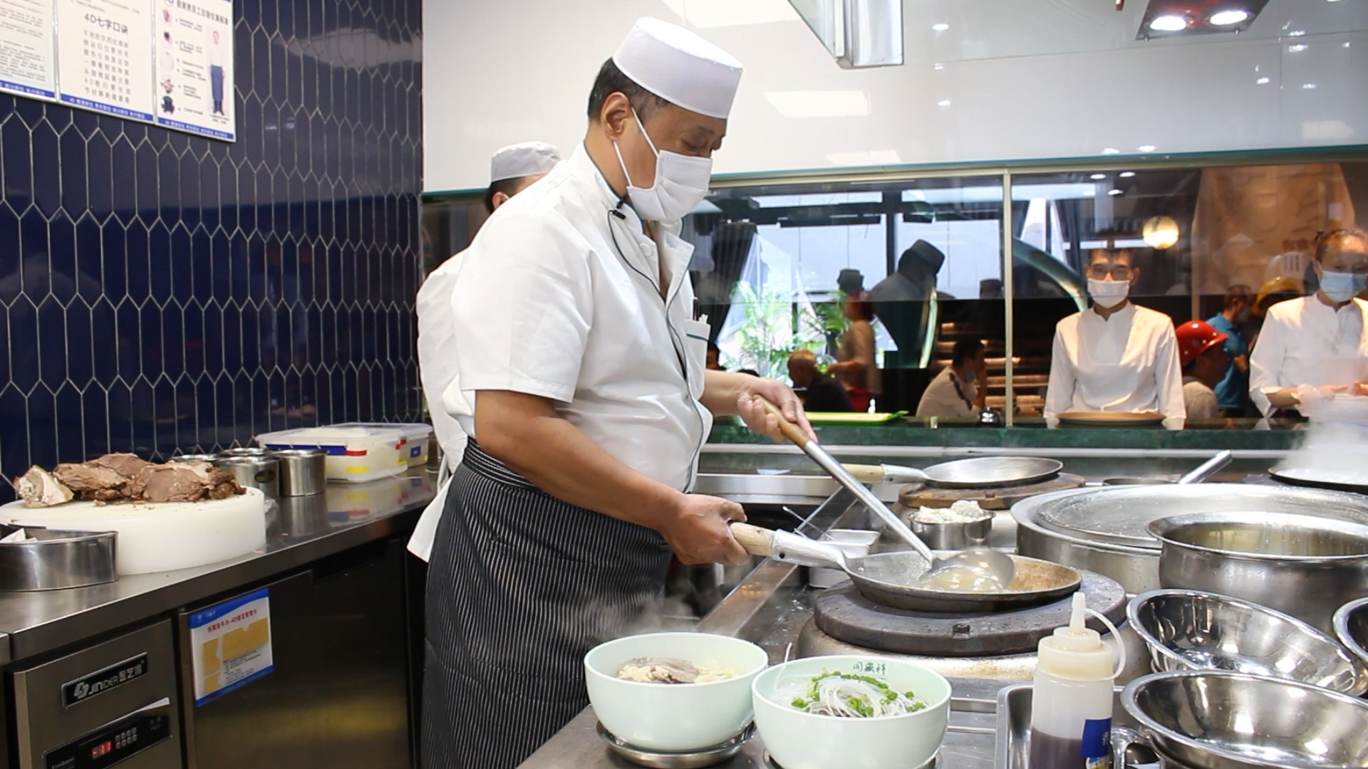 【陜菜大師和他們的拿手菜】烏平：“知足者常樂，食客愛吃我做的牛羊肉泡饃，就是我最大的滿足”_fororder_圖片7